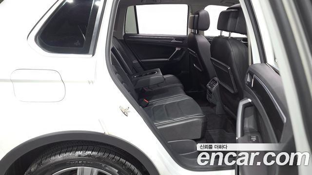 Volkswagen Tiguan 2018 — photo 17
