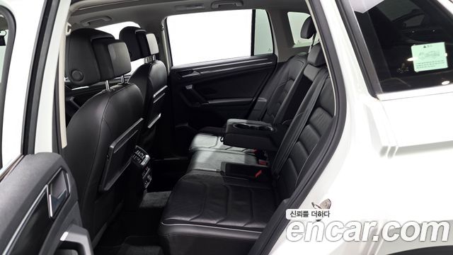 Volkswagen Tiguan 2018 — photo 18