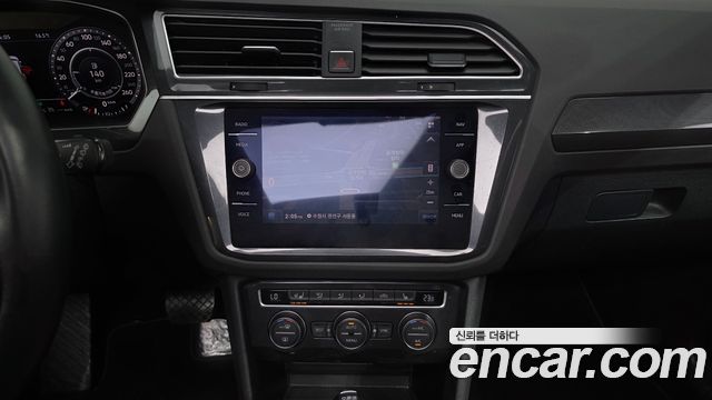 Volkswagen Tiguan 2018 — photo 19