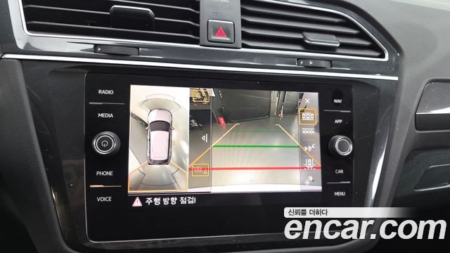 Volkswagen Tiguan 2018 — photo 21