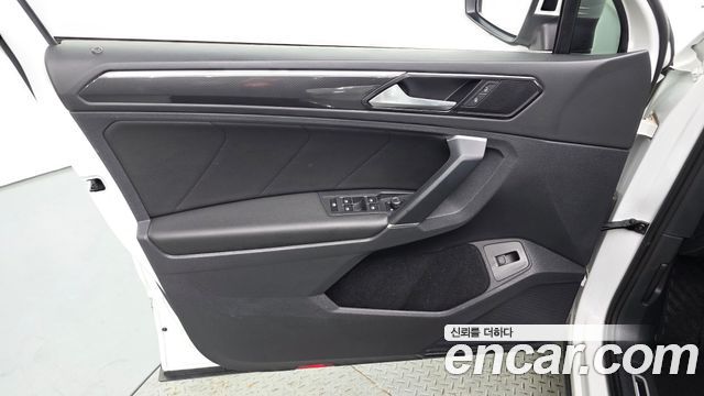 Volkswagen Tiguan 2018 — photo 14