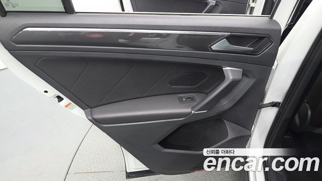 Volkswagen Tiguan 2018 — photo 15