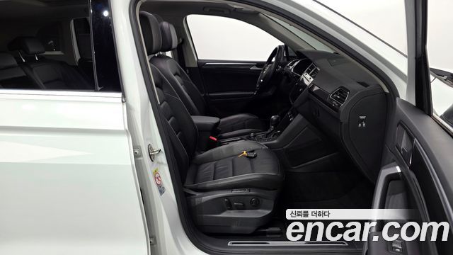 Volkswagen Tiguan 2018 — photo 16