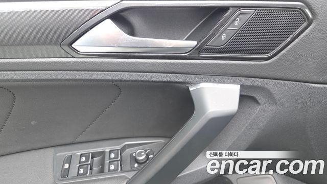 Volkswagen Tiguan 2018 — photo 28
