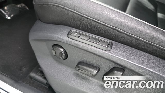 Volkswagen Tiguan 2018 — photo 32