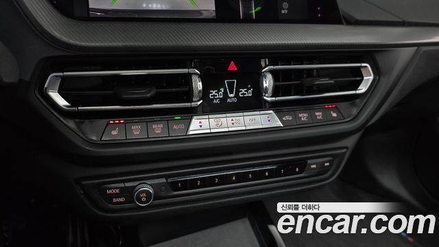 BMW 1-Series 2020 — photo 34