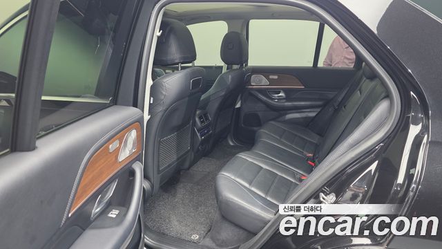 Mercedes-Benz GLE-Class 2020 — photo 11