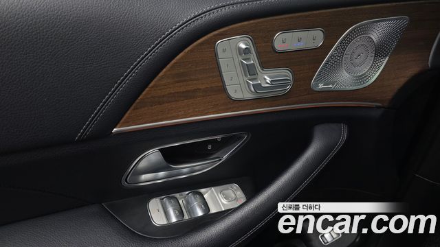 Mercedes-Benz GLE-Class 2020 — photo 12