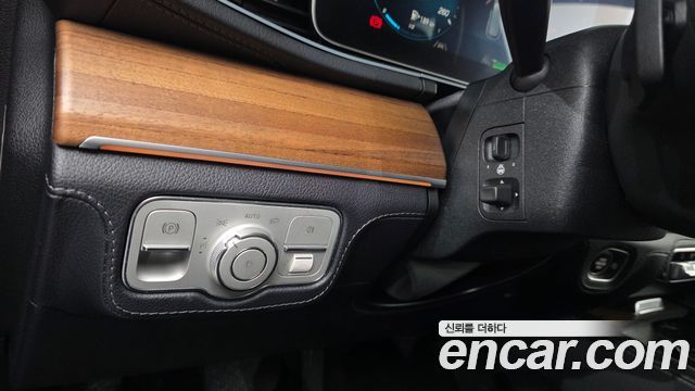 Mercedes-Benz GLE-Class 2020 — photo 13