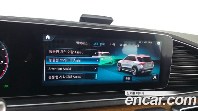Mercedes-Benz GLE-Class 2020 — photo 18