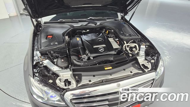 Mercedes-Benz E-Class 2020 — photo 6