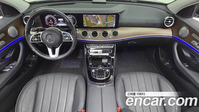 Mercedes-Benz E-Class 2020 — photo 10