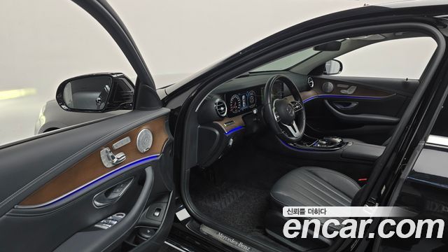Mercedes-Benz E-Class 2020 — photo 13