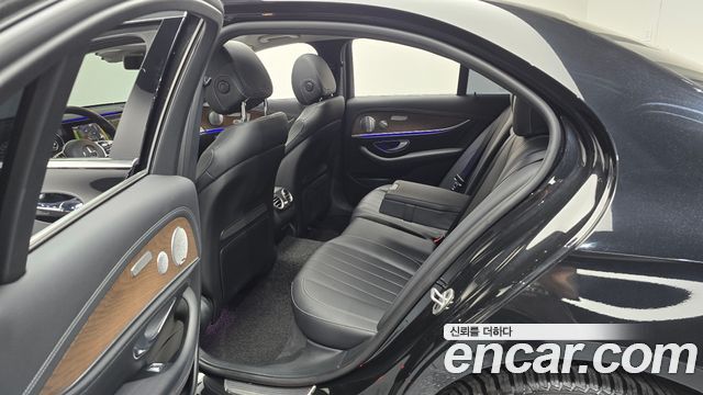 Mercedes-Benz E-Class 2020 — photo 17