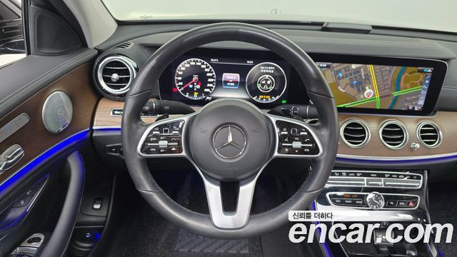 Mercedes-Benz E-Class 2020 — photo 19