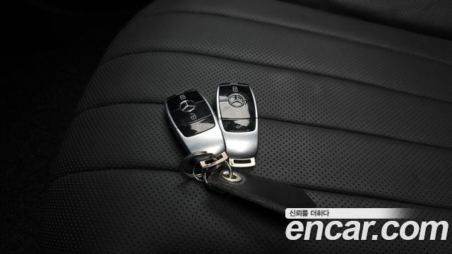Mercedes-Benz E-Class 2020 — photo 21