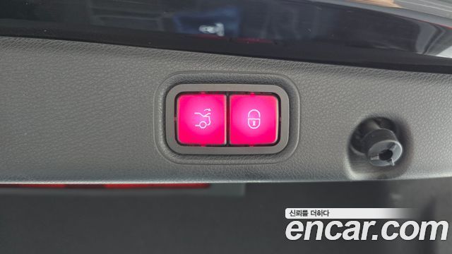 Mercedes-Benz E-Class 2020 — photo 22