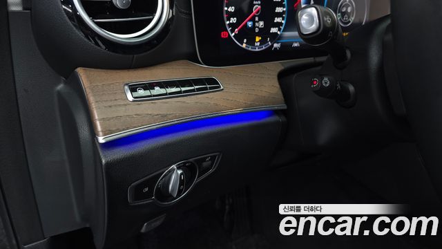 Mercedes-Benz E-Class 2020 — photo 26