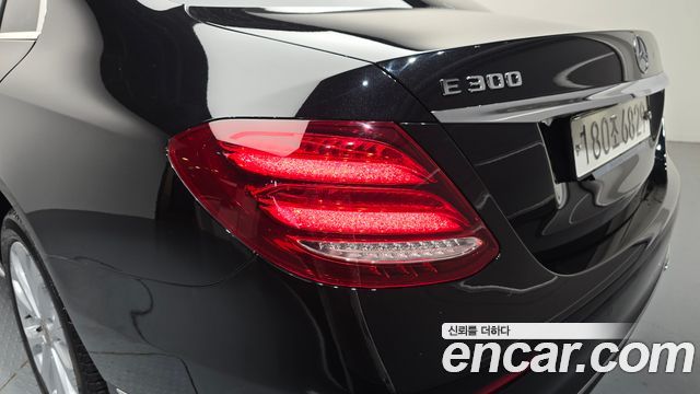 Mercedes-Benz E-Class 2020 — photo 9