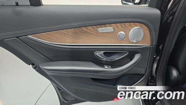 Mercedes-Benz E-Class 2020 — photo 15