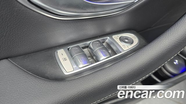 Mercedes-Benz E-Class 2020 — photo 28