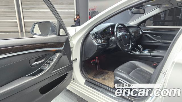 BMW 5-Series 2015 — photo 10