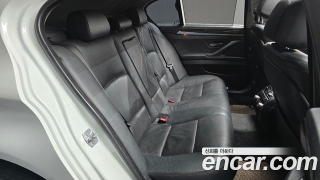 BMW 5-Series 2015 — photo 11