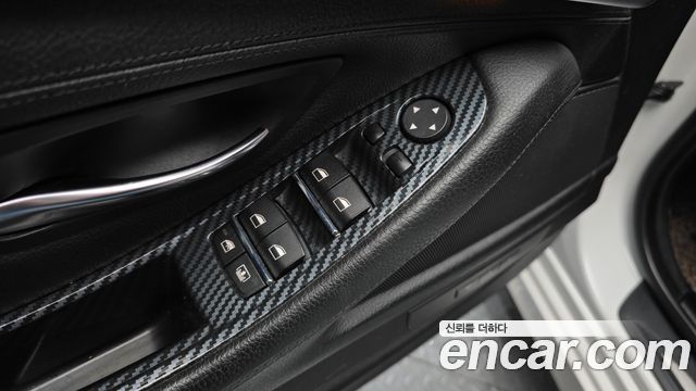 BMW 5-Series 2015 — photo 17