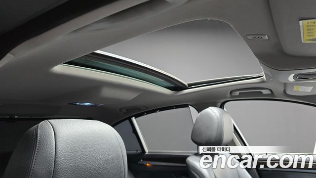 BMW 5-Series 2015 — photo 20