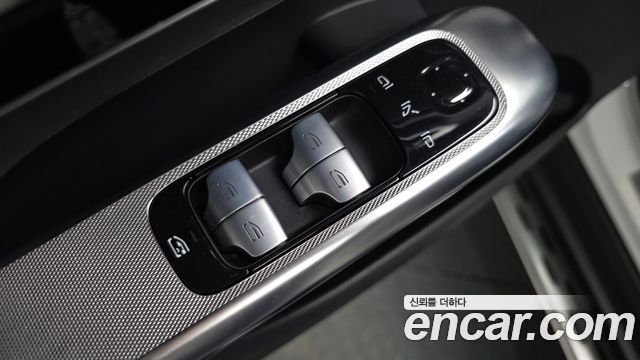 Mercedes-Benz GLC-Class 2024 — photo 28