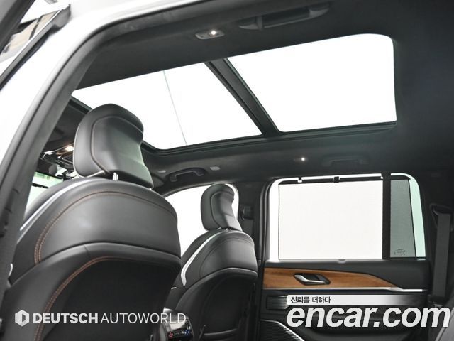 Jeep Cherokee 2023 — photo 18