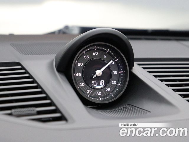 Porsche 911 2023 — photo 13