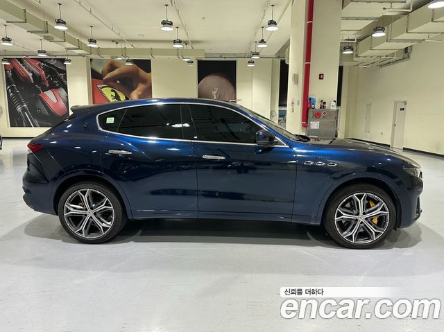 Maserati Levante 2023 — photo 3