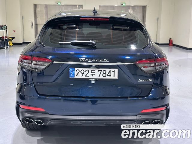 Maserati Levante 2023 — photo 4