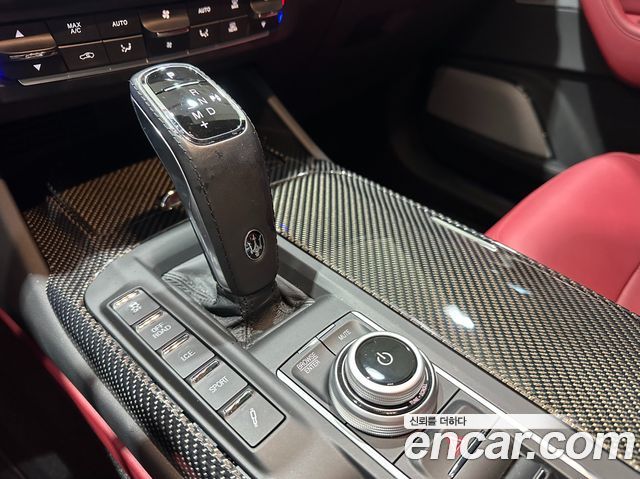 Maserati Levante 2023 — photo 8