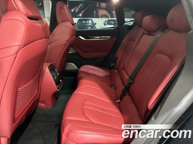 Maserati Levante 2023 — photo 11