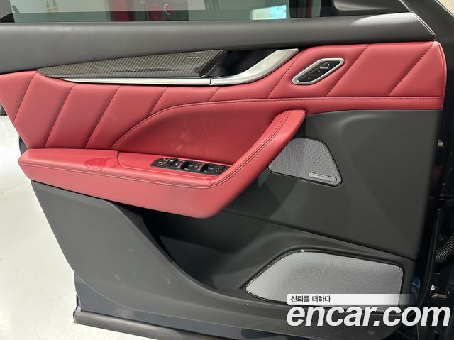 Maserati Levante 2023 — photo 12