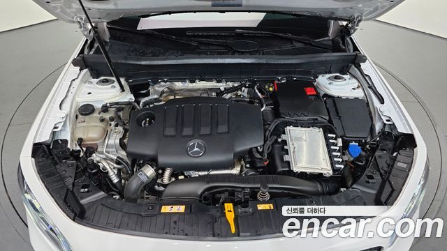 Mercedes-Benz GLB-Class 2022 — photo 6