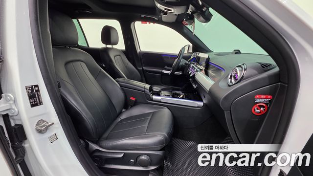 Mercedes-Benz GLB-Class 2022 — photo 10