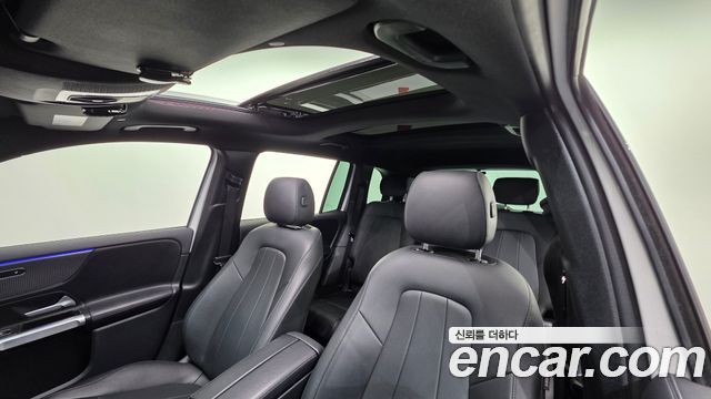 Mercedes-Benz GLB-Class 2022 — photo 11