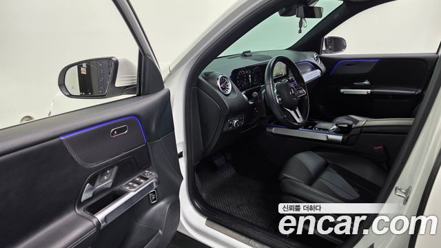 Mercedes-Benz GLB-Class 2022 — photo 12