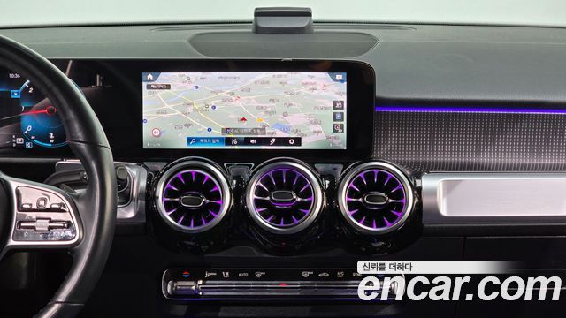 Mercedes-Benz GLB-Class 2022 — photo 15