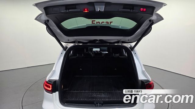 Mercedes-Benz GLB-Class 2022 — photo 19