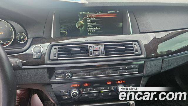 BMW 5-Series 2014 — photo 10