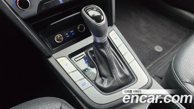 Hyundai AVANTE 2017 — photo 9