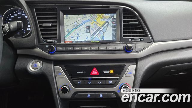 Hyundai AVANTE 2017 — photo 12