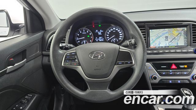 Hyundai AVANTE 2017 — photo 13