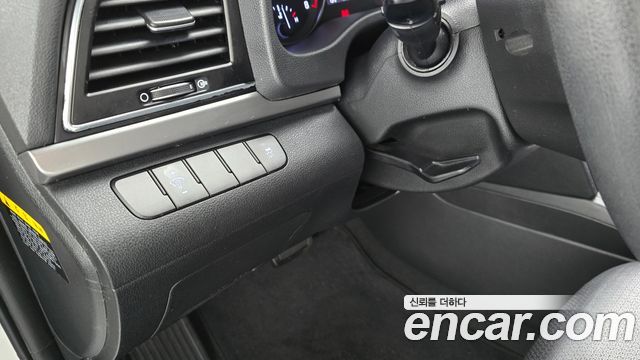 Hyundai AVANTE 2017 — photo 17