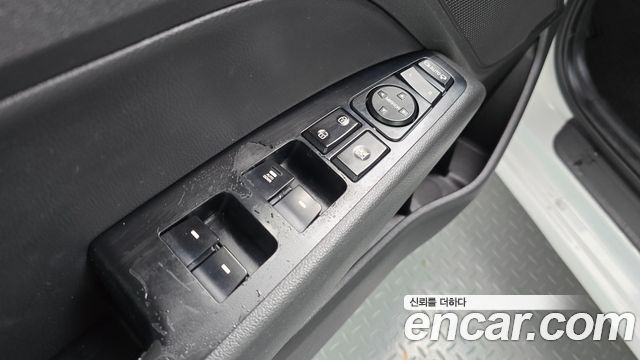 Hyundai AVANTE 2017 — photo 19