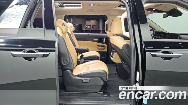 Kia Canival 2021 — photo 17